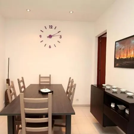 Modern Pad In A Great Old Barrio Apartman